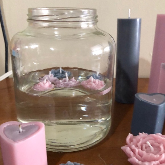 Handmade with ❤️&✌🏻 Candles - Picture 3 of 6